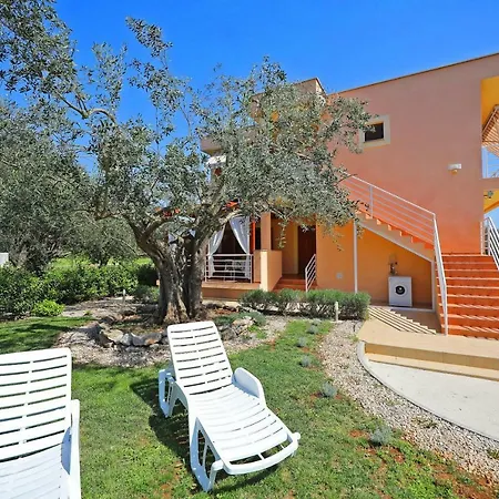 アパート Mareta Sukošan